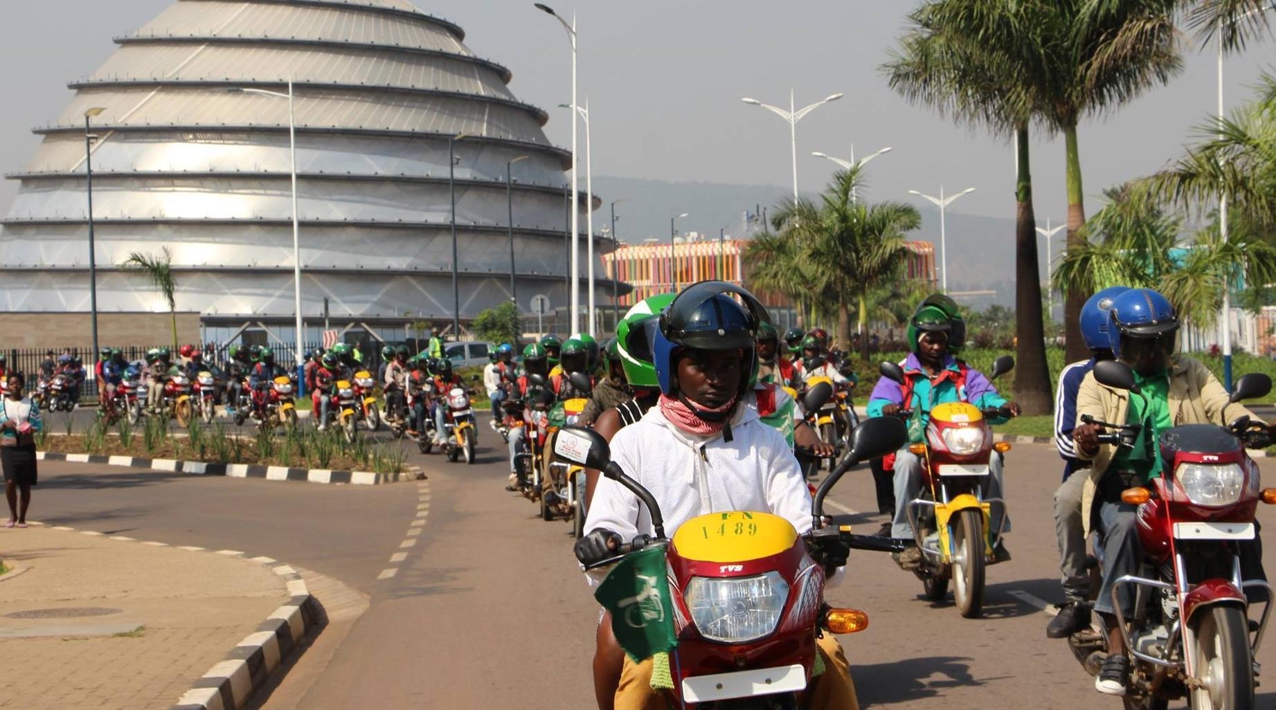 Rwanda : Commandez votre moto-taxi en toute sécurité ! (REPORTAGE)