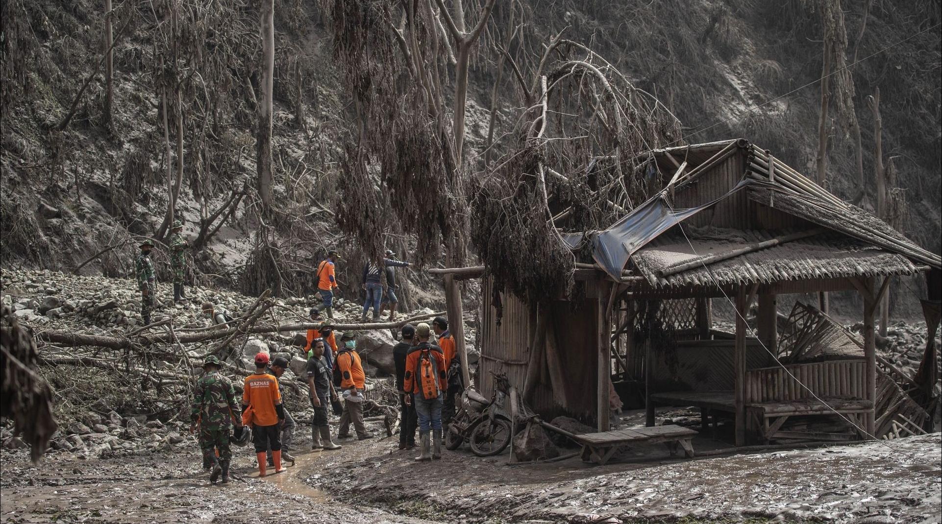 Indonésie : le bilan de l'éruption du volcan Semeru relevé à 14 morts